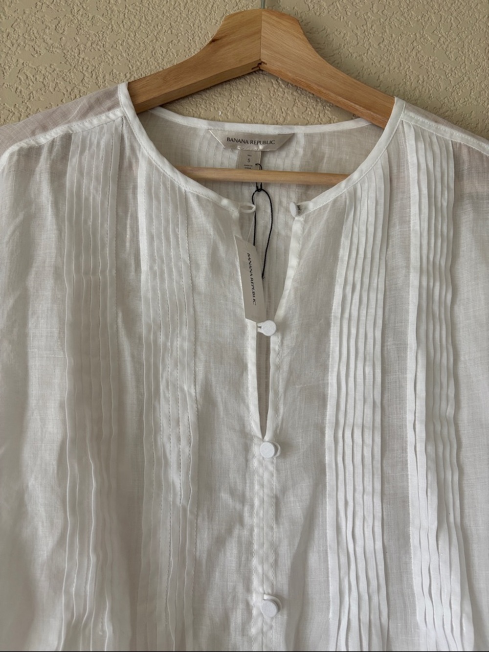 Banana Republic Ramie Pintuck Blouse- NWT - Picture 2 of 4